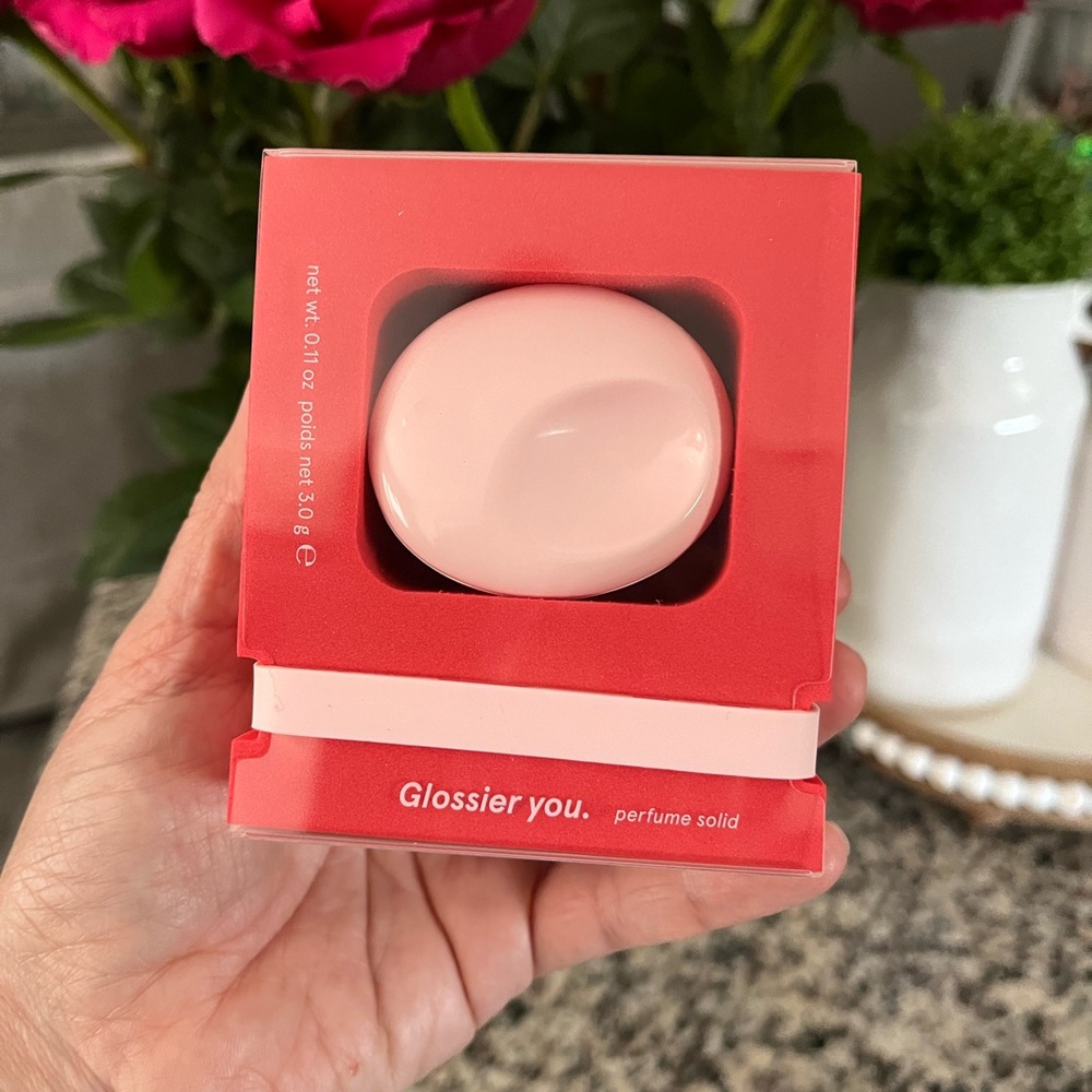 GLOSSIER you